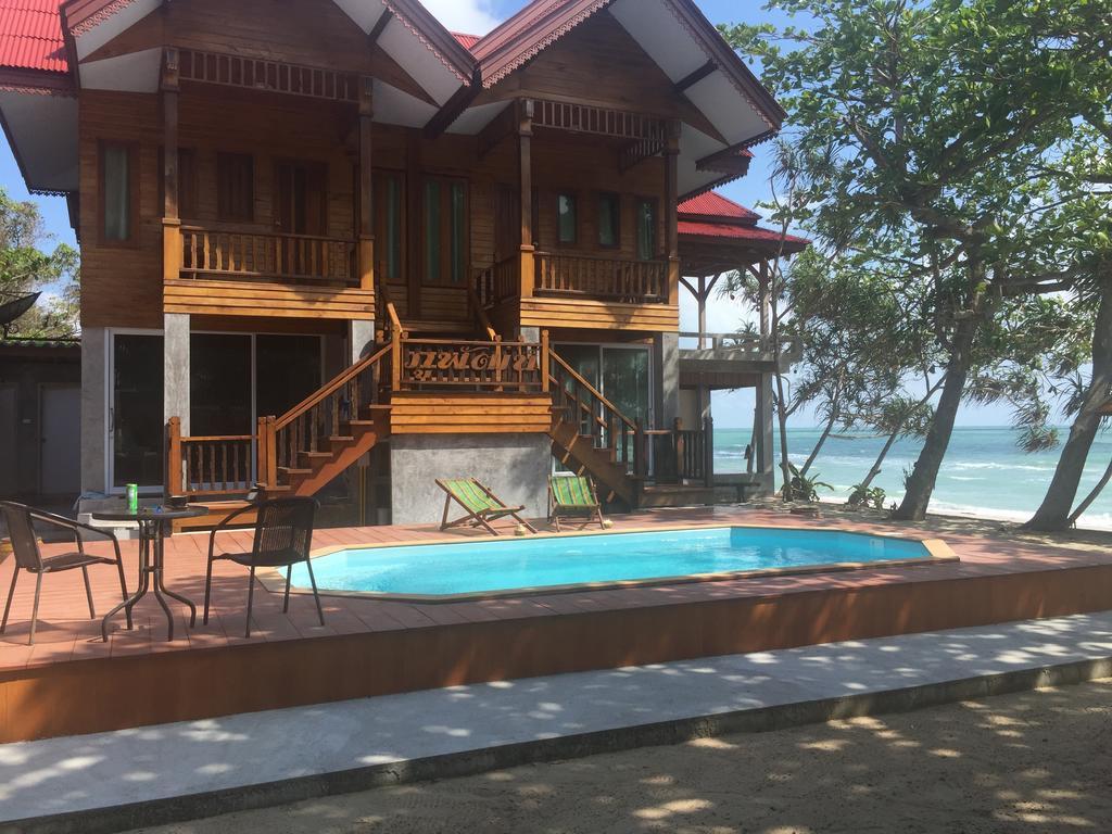 Phuphat Beach Resort Khanom Bagian luar foto