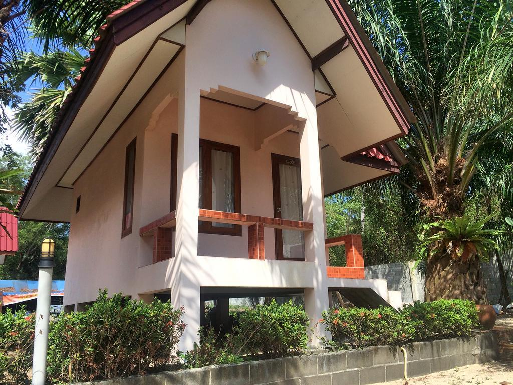 Phuphat Beach Resort Khanom Bagian luar foto