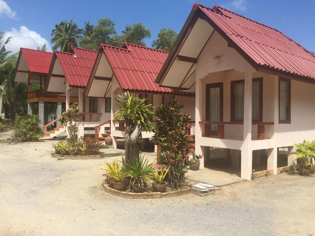 Phuphat Beach Resort Khanom Bagian luar foto