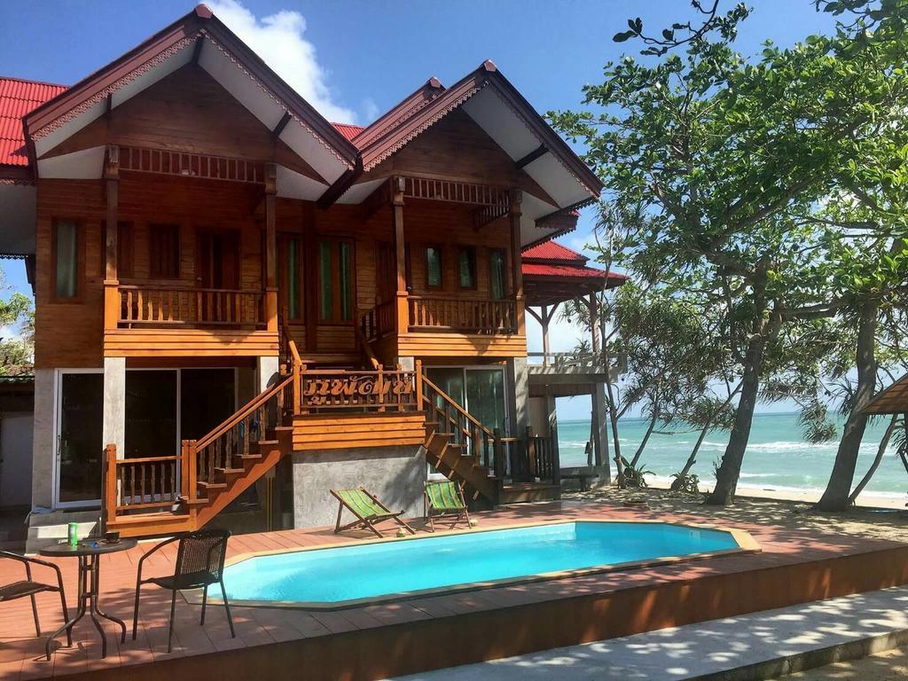 Phuphat Beach Resort Khanom Bagian luar foto