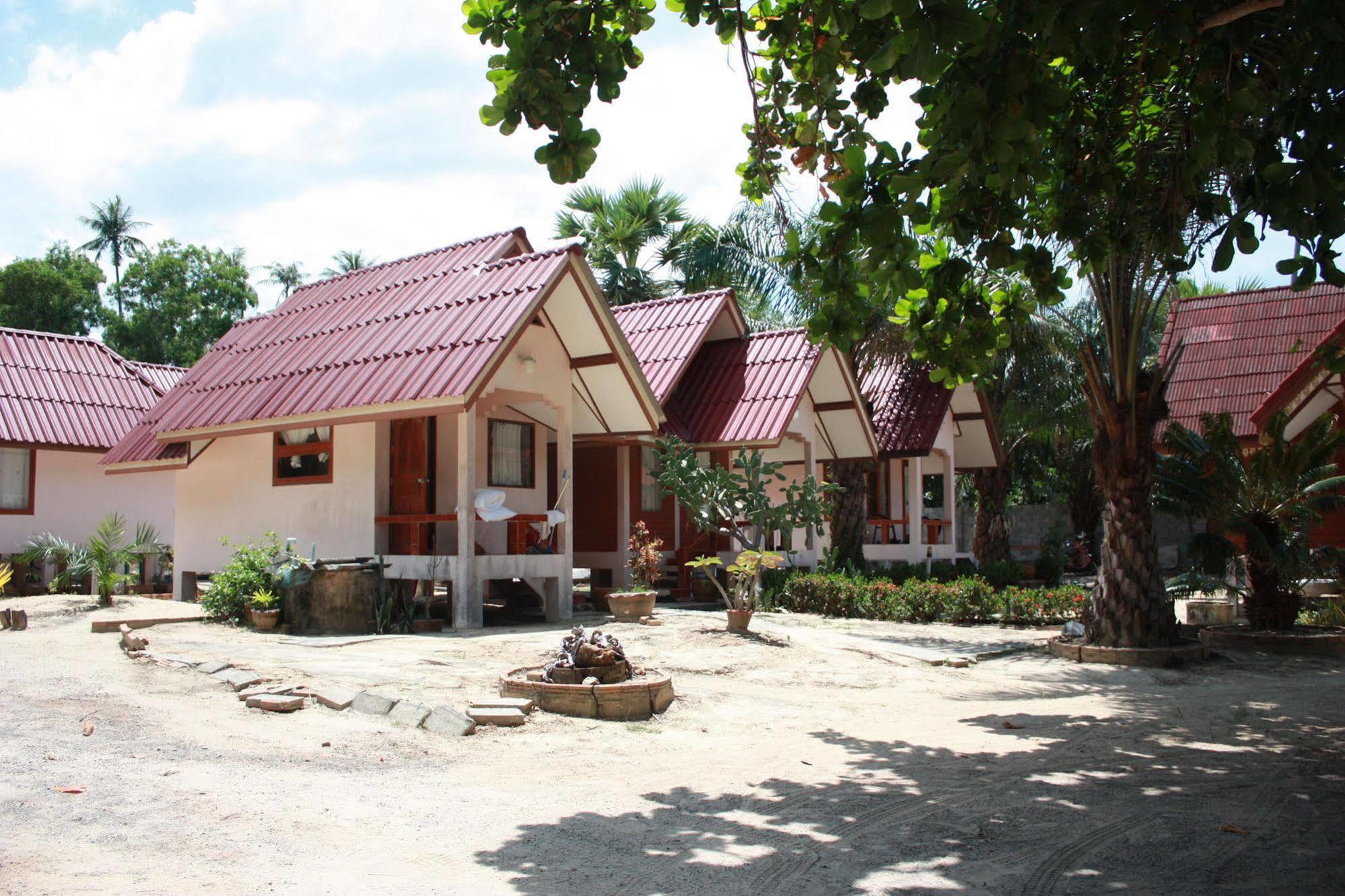 Phuphat Beach Resort Khanom Bagian luar foto